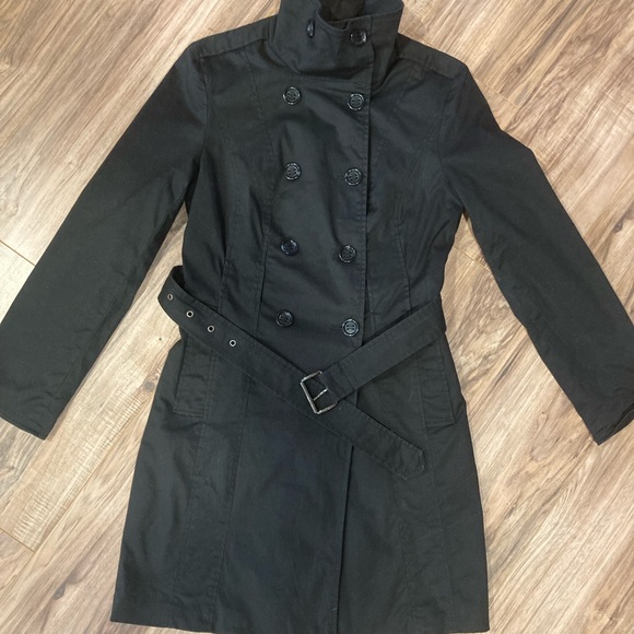 Kenneth Cole Reaction Jackets & Blazers - KENNETH COLE REACTION DOUBLE BREASTED TRENCH. Black w buckle lightweight coat